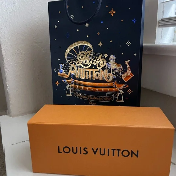 Louis Vuitton Paris Christmas 🎄 Bag & Box - Picture 1 of 8